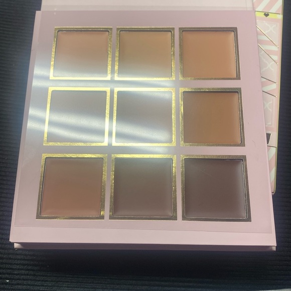 Plouise “ you give me the ick” lipstick palette - Picture 2 of 4